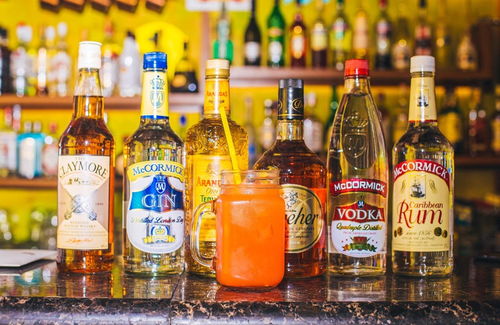 以藝術(shù)之名，約你上這家'一杯倒'的酒吧喝個痛快！